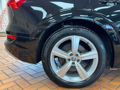 Used 2019 Audi e-tron Prestige w/ Prestige Package image 13