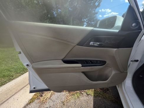 Used 2017 Honda Accord EX-L image 11