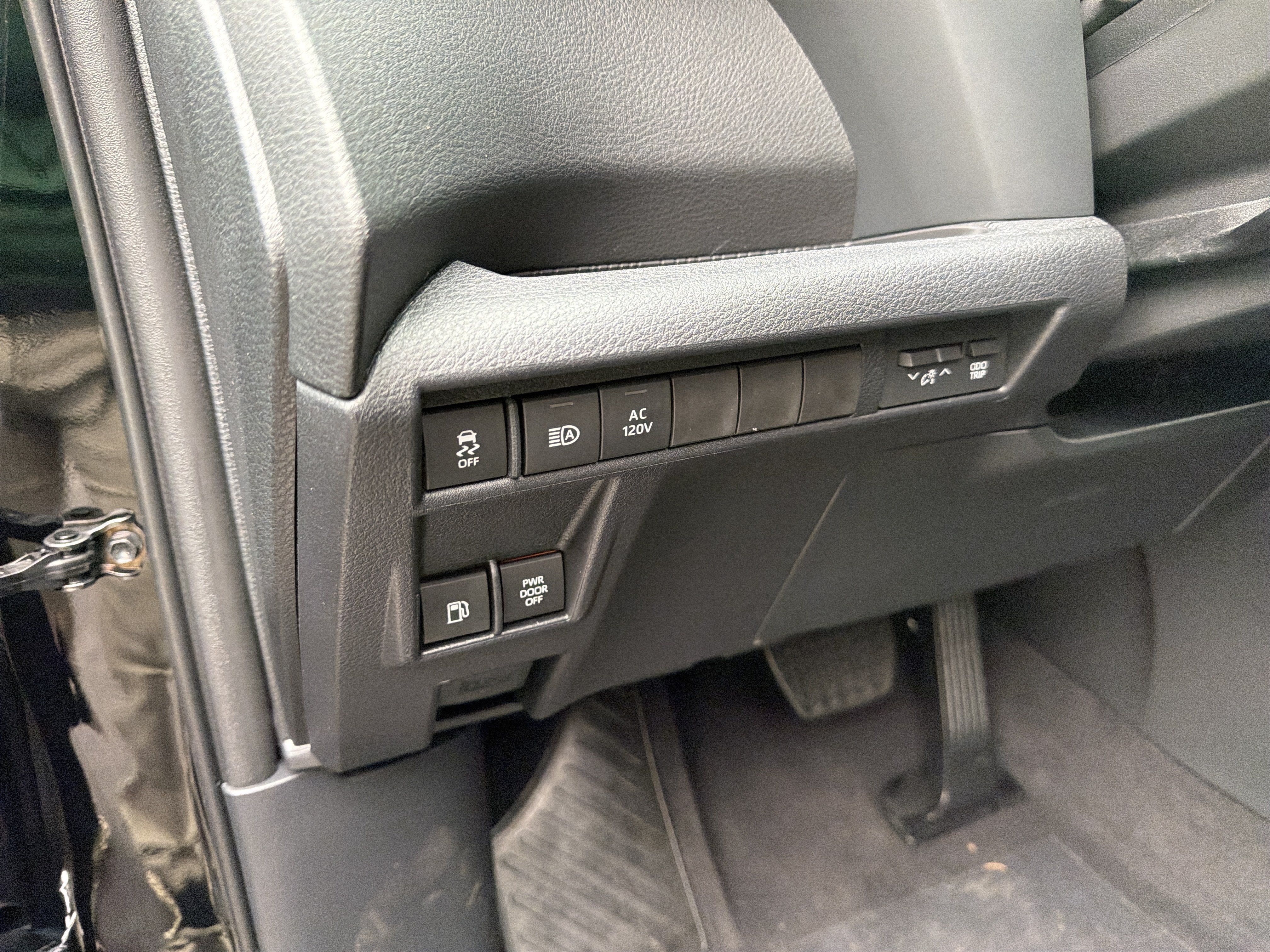 New 2026 Toyota Sienna XLE Woodland Edition AWD/4WD image 9