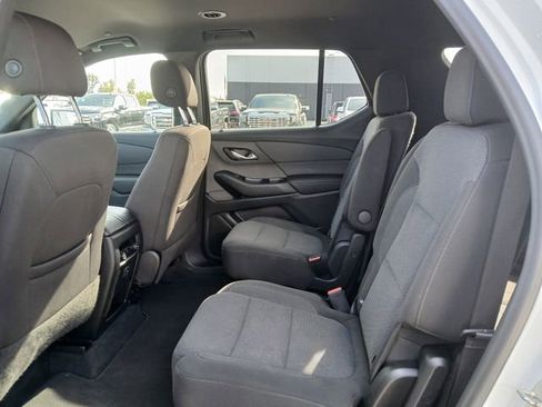 Certified 2023 Chevrolet Traverse LT w/ Rear Camera Mirror Package image 13