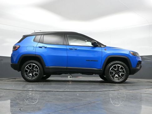 Used 2025 Jeep Compass Trailhawk AWD/4WD image 41