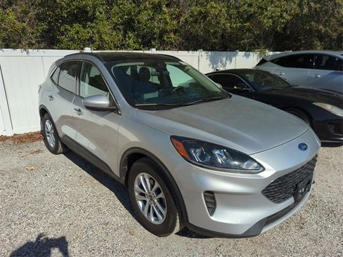Used 2020 Ford Escape SE image 1