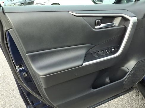 Used 2021 Toyota RAV4 XLE image 7