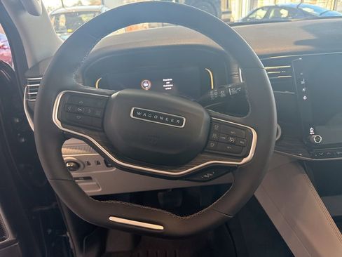 Used 2022 Jeep Wagoneer Series III w/ Premium Group I image 10