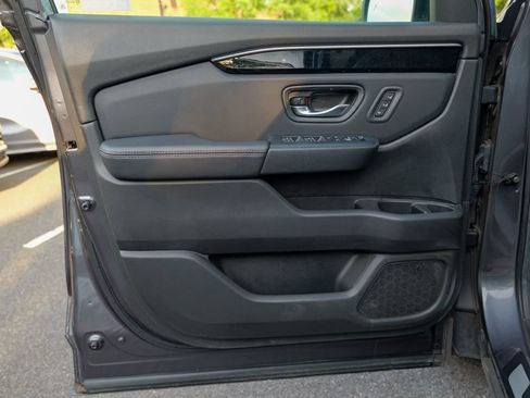 Used 2025 Honda Pilot EX-L image 17