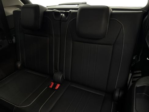 Used 2023 Volkswagen Tiguan SE w/ Panoramic Sunroof Package FWD image 39