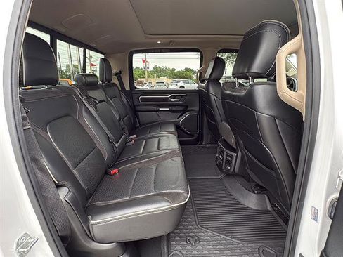 Used 2019 RAM 1500 Laramie AWD/4WD image 18