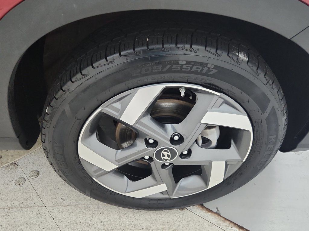 Used 2025 Hyundai Venue SEL FWD image 36