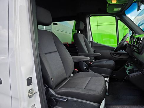 Used 2025 Mercedes-Benz Sprinter 2500 image 10