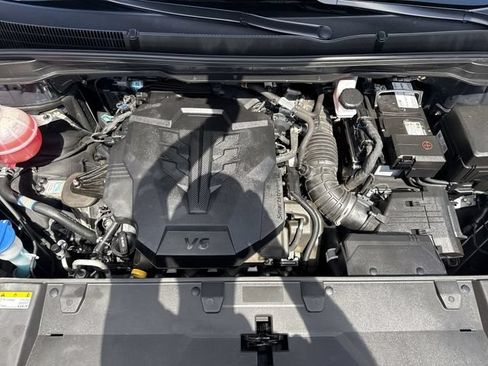 Used 2024 Kia Carnival EX FWD image 26