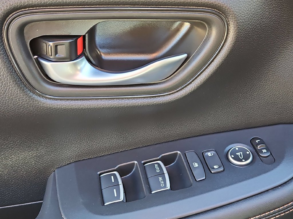 Used 2025 Honda HR-V Sport image 13