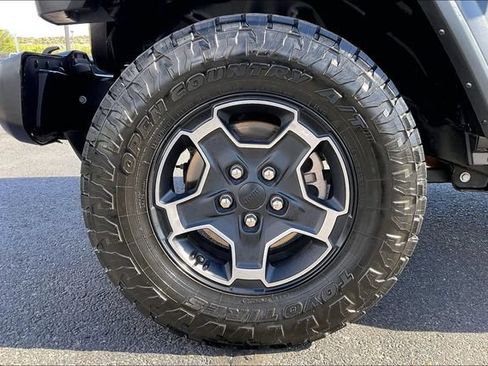 Used 2023 Jeep Gladiator Sport AWD/4WD image 8