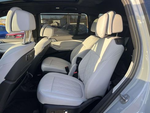 Used 2023 BMW X7 xDrive40i w/ M Sport Package image 10