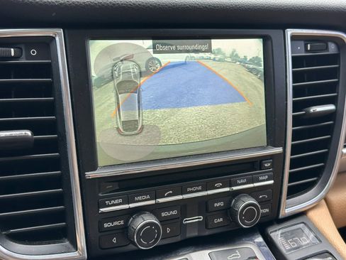 Used 2015 Porsche Panamera image 32