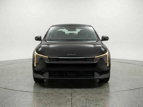 Used 2025 Kia K4 LXS FWD image 2