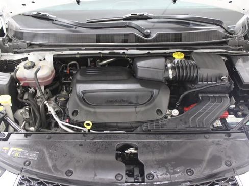 Used 2024 Chrysler Pacifica Touring-L FWD image 47