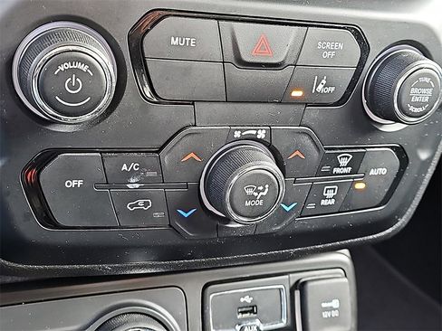 Used 2021 Jeep Renegade Latitude image 16