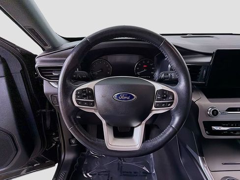 Used 2023 Ford Explorer XLT w/ Equipment Group 202A AWD/4WD image 33