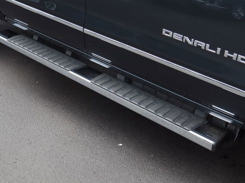 Used 2019 GMC Sierra 2500 Denali w/ Duramax Plus Package AWD/4WD image 11