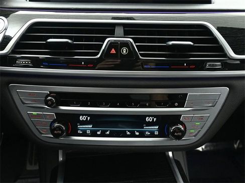 Used 2021 BMW 750i xDrive w/ Executive Package image 42