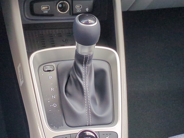 Certified 2024 Hyundai Venue Limited FWD image 18