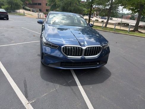 Used 2024 BMW 530i xDrive w/ Convenience Package AWD/4WD image 2