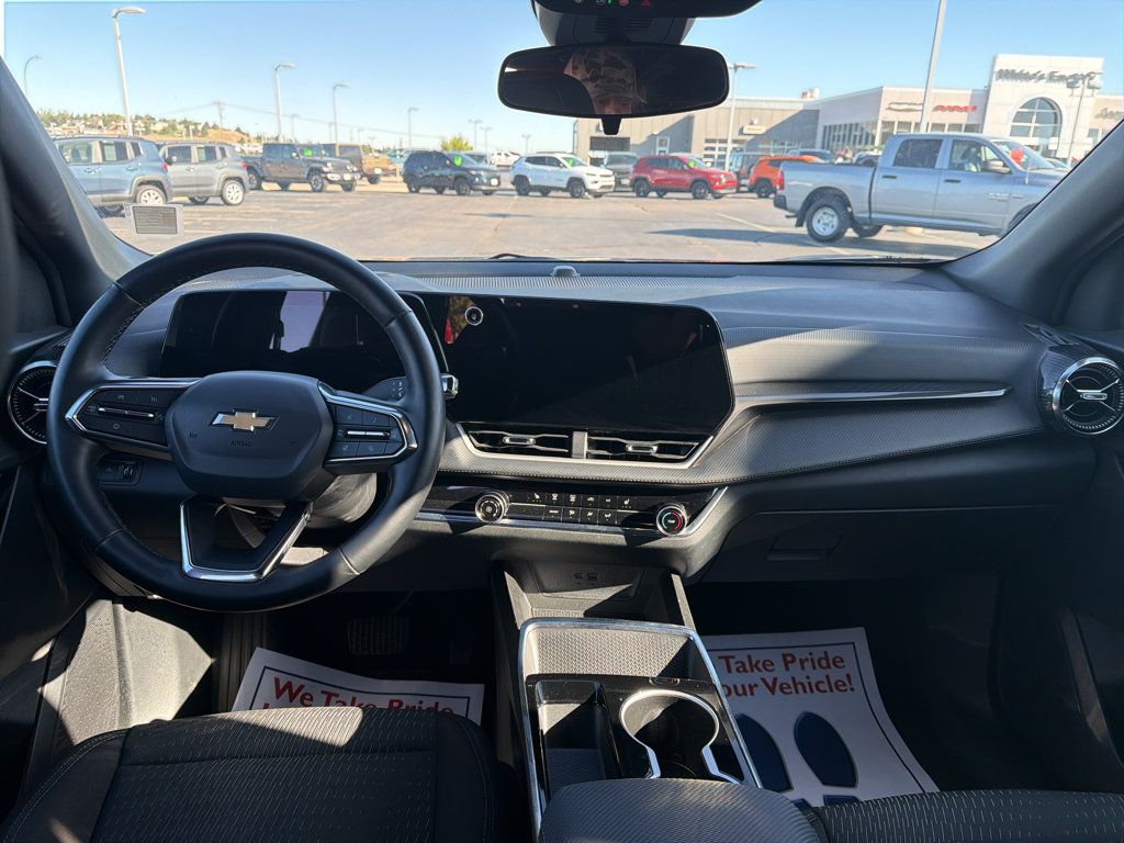 Used 2025 Chevrolet Equinox LT AWD/4WD image 11