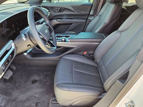 New 2025 Cadillac Lyriq Sport w/ LPO, Floor Liner Package AWD/4WD image 10