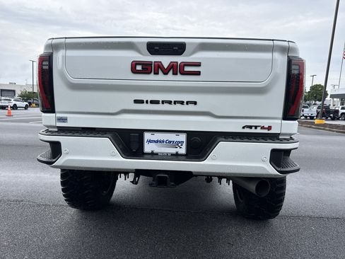 Used 2024 GMC Sierra 2500 AT4 w/ AT4 Premium Plus Package AWD/4WD image 9