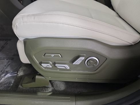 Used 2025 Hyundai Santa Fe Calligraphy FWD image 15