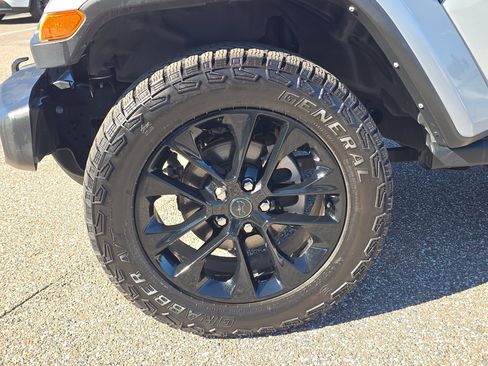 Used 2022 Jeep Gladiator Sport image 35