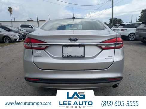 Used 2018 Ford Fusion SE w/ Fusion SE Technology Package FWD image 4