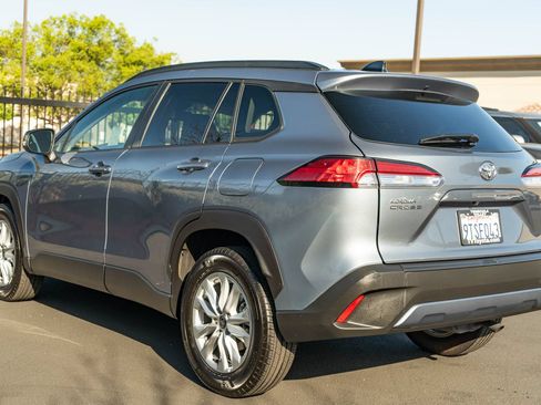 Certified 2025 Toyota Corolla Cross LE FWD image 12