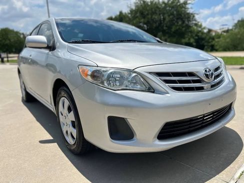 Used 2013 Toyota Corolla LE FWD image 4