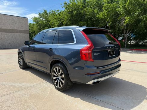 Used 2021 Volvo XC90 T5 Momentum w/ Protection Package Premier FWD image 4