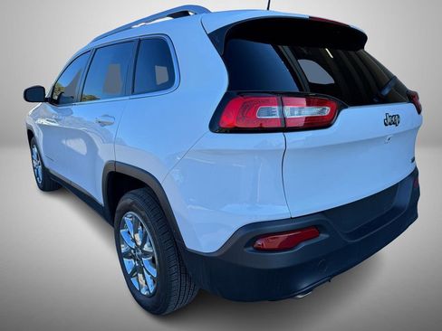 Used 2017 Jeep Cherokee Latitude w/ Comfort/Convenience Group FWD image 4