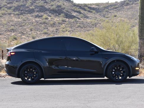 Used 2024 Tesla Model Y Long Range AWD/4WD image 7