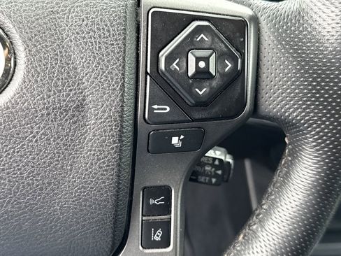 Used 2021 Toyota Tacoma TRD Off-Road image 25