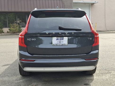 Used 2022 Volvo XC90 T5 Momentum w/ Advanced Package image 9