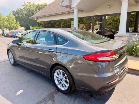 Used 2019 Ford Fusion SE FWD image 4