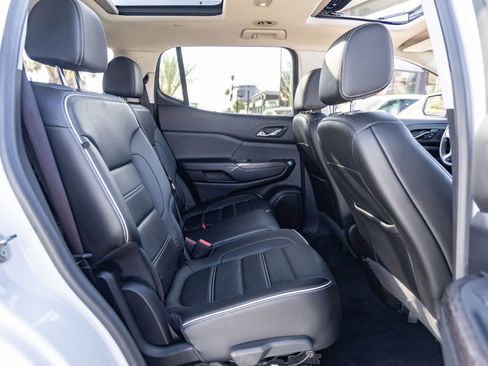 Used 2021 GMC Acadia Denali w/ Denali Ultimate Package AWD/4WD image 32