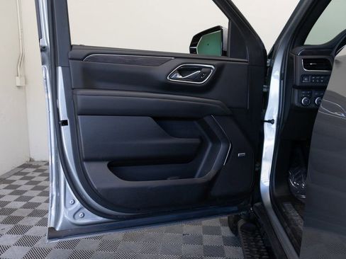 Used 2024 Chevrolet Suburban Z71 w/ Luxury Package AWD/4WD image 17