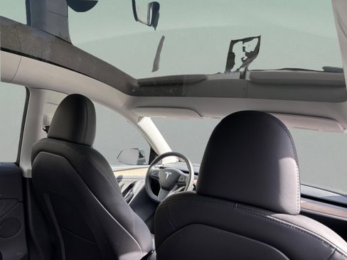 Used 2024 Tesla Model Y Long Range image 29