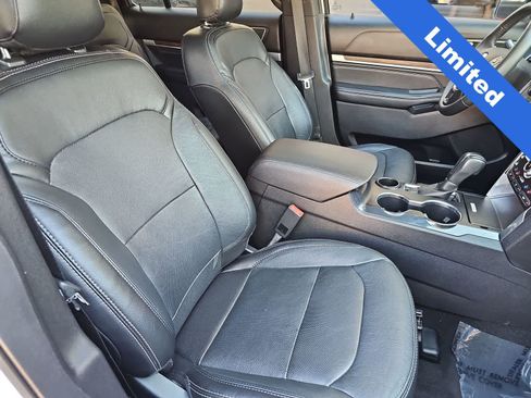 Used 2019 Ford Explorer Limited w/ Ford Safe & Smart Package FWD image 18