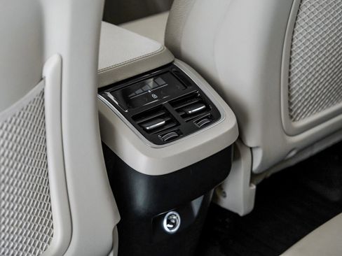 Used 2020 Volvo XC90 T5 Momentum image 40