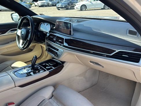 Used 2019 BMW 740i 740i Sedan 4D w/ Executive Package image 40
