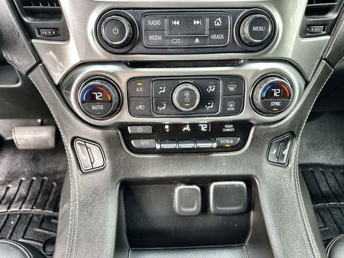 Used 2019 Chevrolet Suburban LT image 36