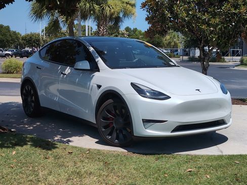 Used 2022 Tesla Model Y Performance AWD/4WD image 2