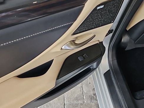 Used 2019 Lexus ES 350 Ultra Luxury image 22