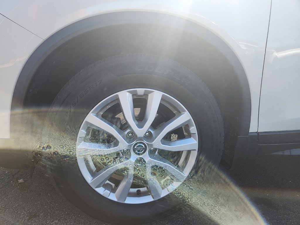 Used 2018 Nissan Rogue SV AWD/4WD image 10